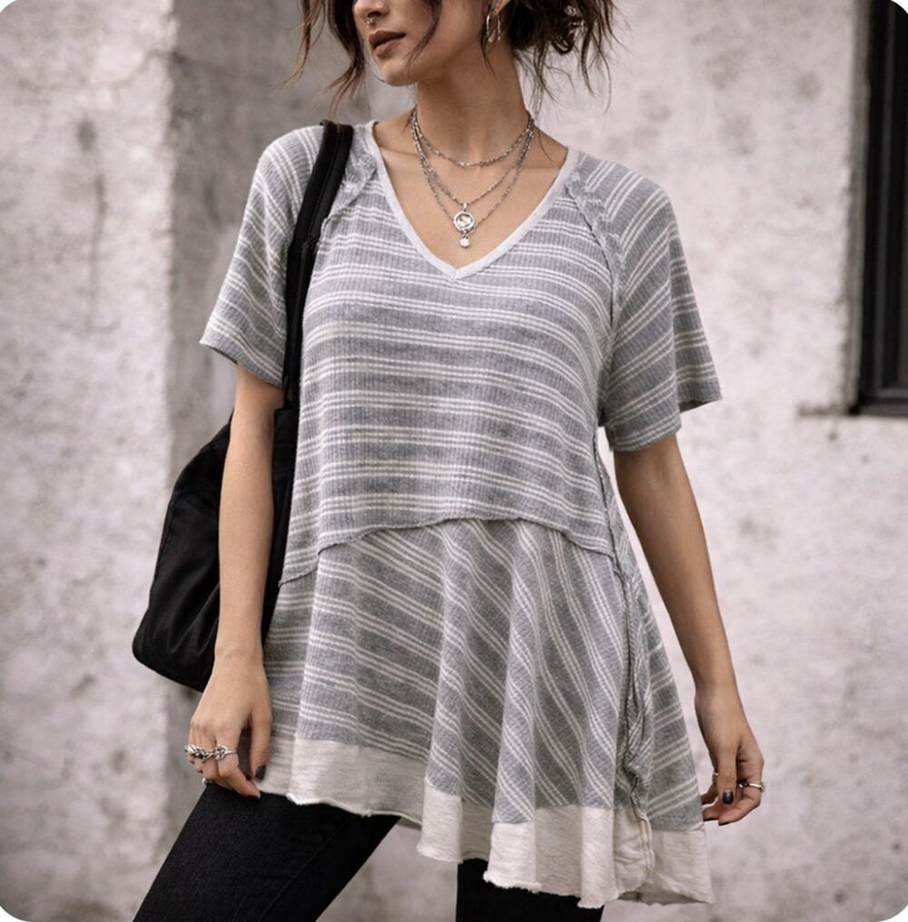 Boutique Sz Sm SS Gray Striped Scallop Hem White Trim Swing Bottom